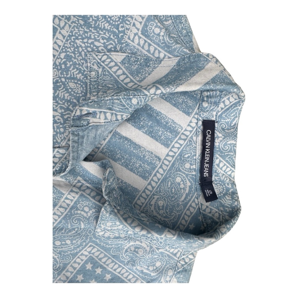 Calvin Klein men’s button up shirt large blue and white